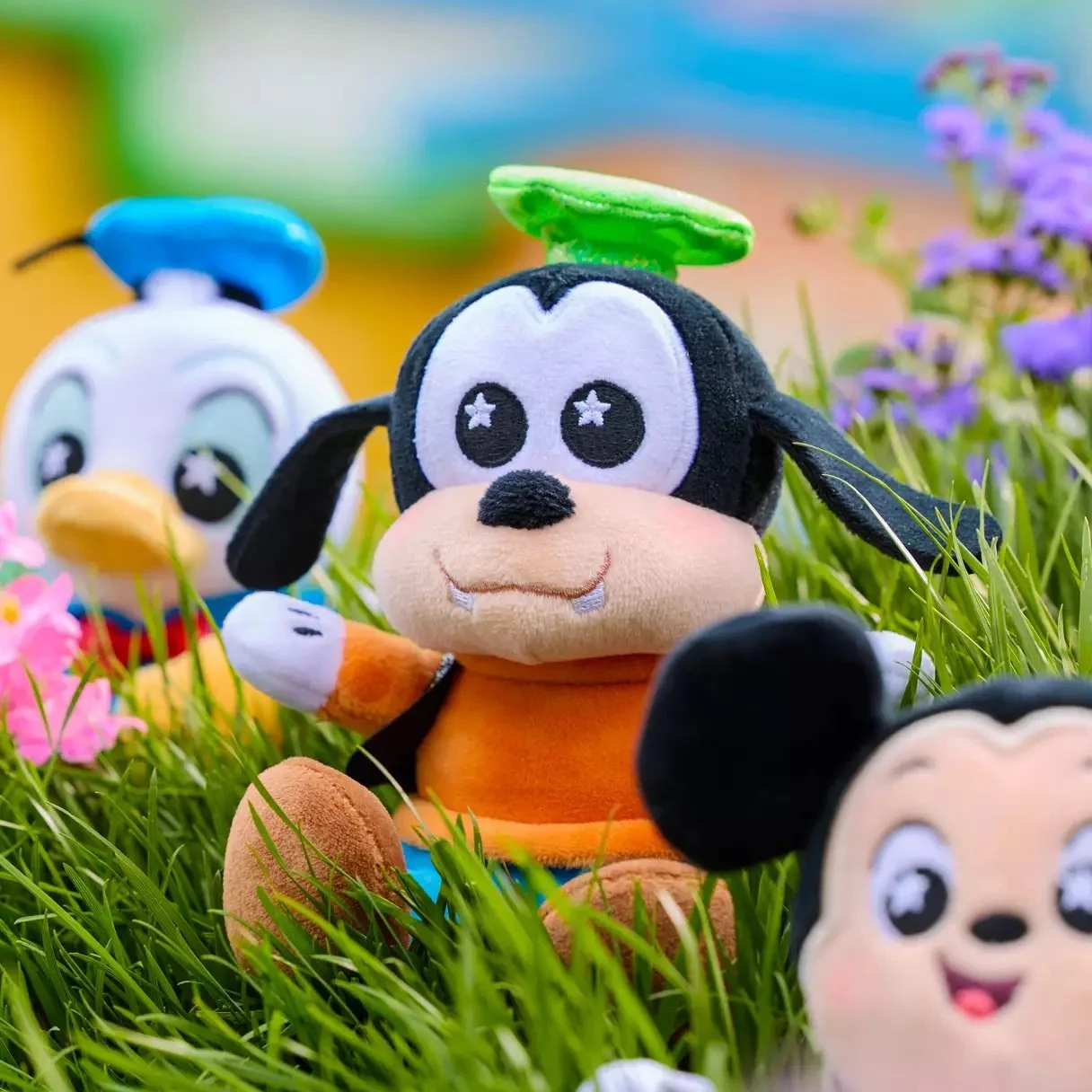 Disney Wishables Mickey Mouse and Friends Shimmer Mystery Plush on